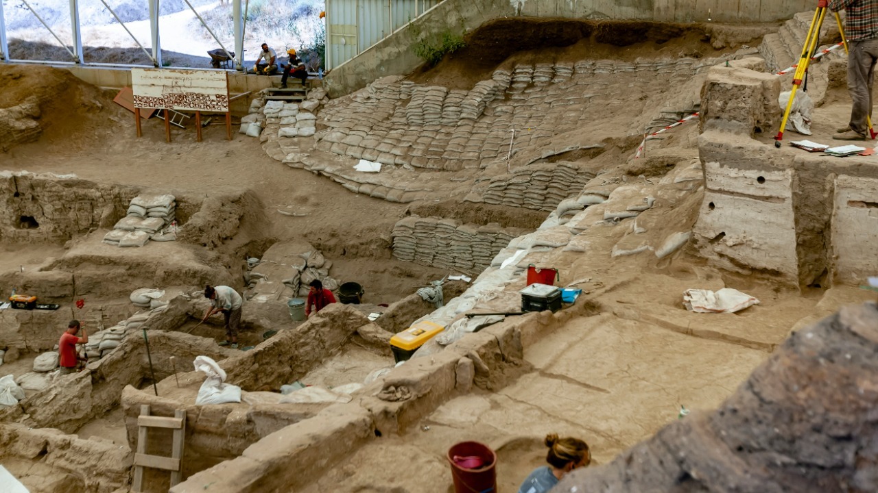 Ancient Panama Tomb Reveals Gold and Sacrifices in Stunning Discovery